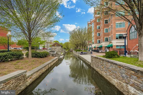 $1,800 | 10 West All Saints Street, Unit 205, Frederick, MD 21701