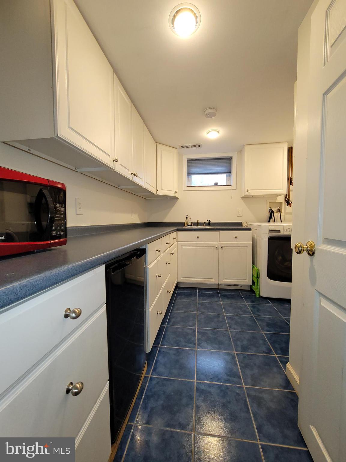 8411 Leland Road Manassas, VA 20111 - Photo 18 of 38 Laundry room