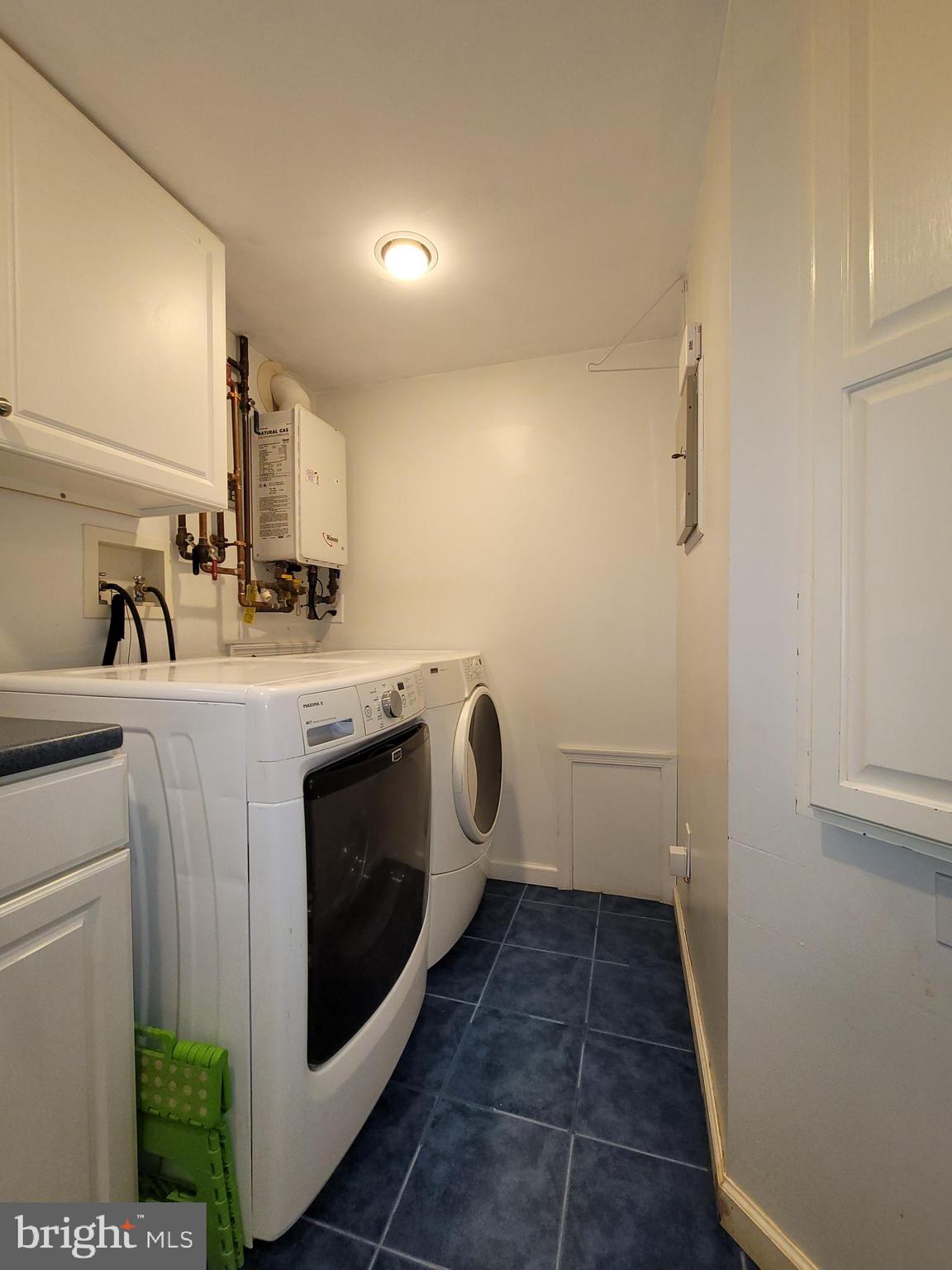 8411 Leland Road Manassas, VA 20111 - Photo 19 of 38 Laundry room