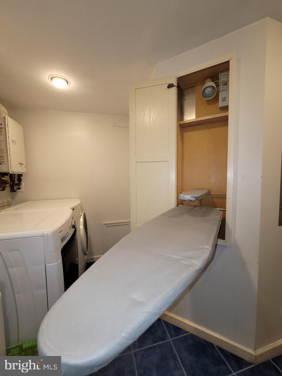 8411 Leland Road Manassas, VA 20111 - Photo 20 of 38 Laundry room
