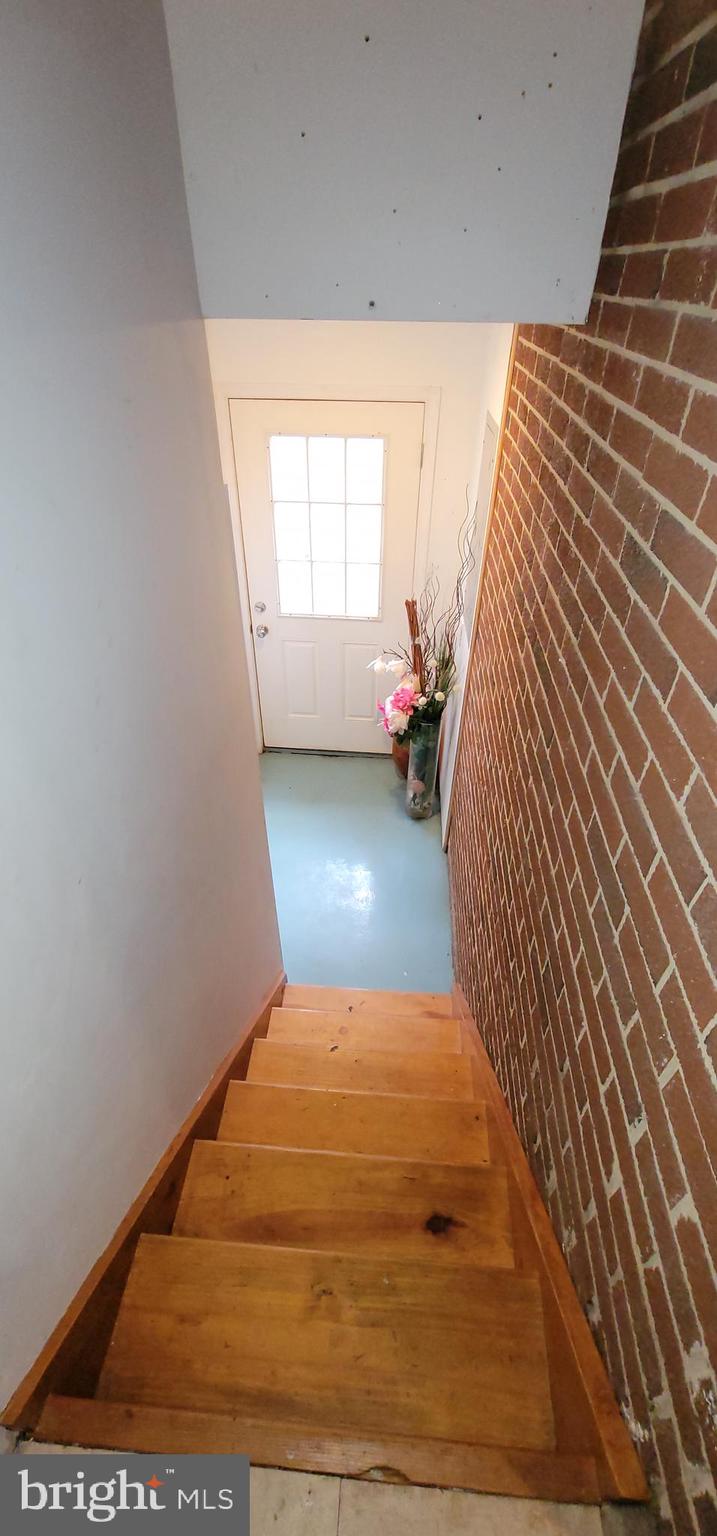 8411 Leland Road Manassas, VA 20111 - Photo 38 of 38 Stairs to garage