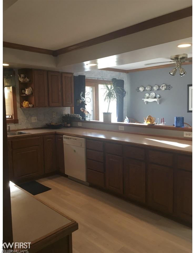 7685 Clyde Road Fenton, MI 48430 - Photo 10 of 20 21473177-9.JPG