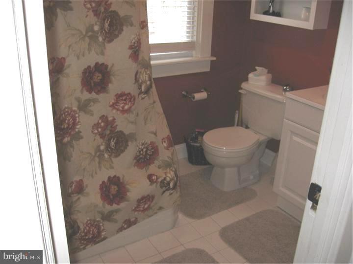 213 Maple Road Wallingford, PA 19086 - Photo 15 of 22 Bathroom