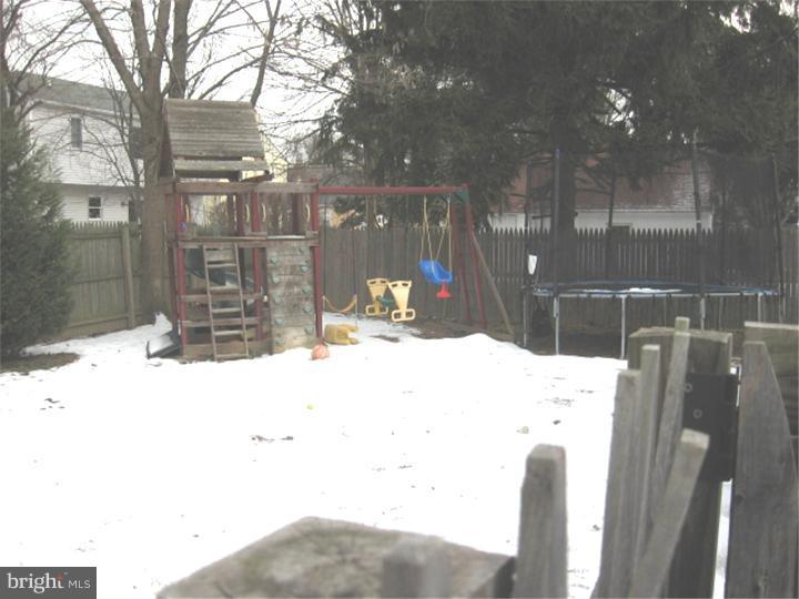 213 Maple Road Wallingford, PA 19086 - Photo 19 of 22 Back Yard