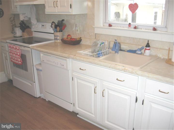213 Maple Road Wallingford, PA 19086 - Photo 6 of 22 Kitchen