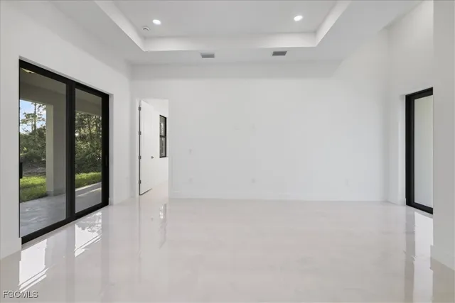 $2,250 | 820 Ashland Street East, Lehigh Acres, FL 33974