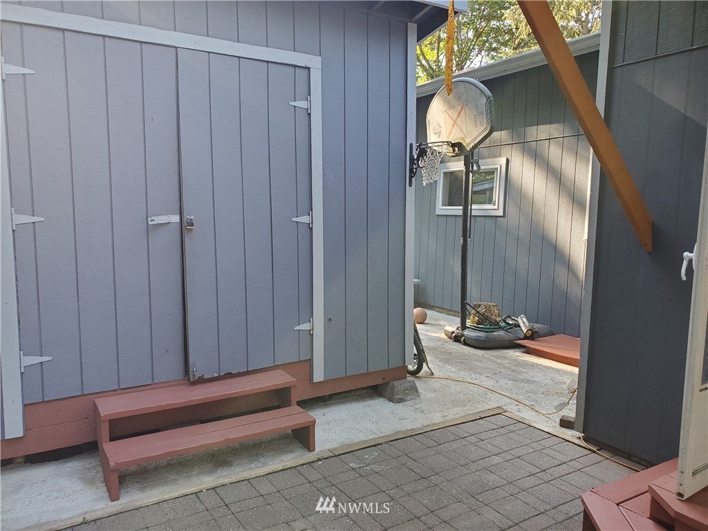 4416 Pacific Way Longview, WA 98632 - Photo 12 of 30 Gallery Image 12