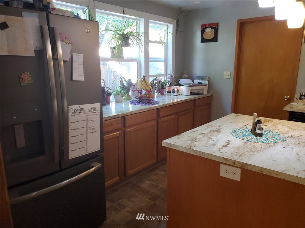 4416 Pacific Way Longview, WA 98632 - Photo 17 of 30 Gallery Image 17