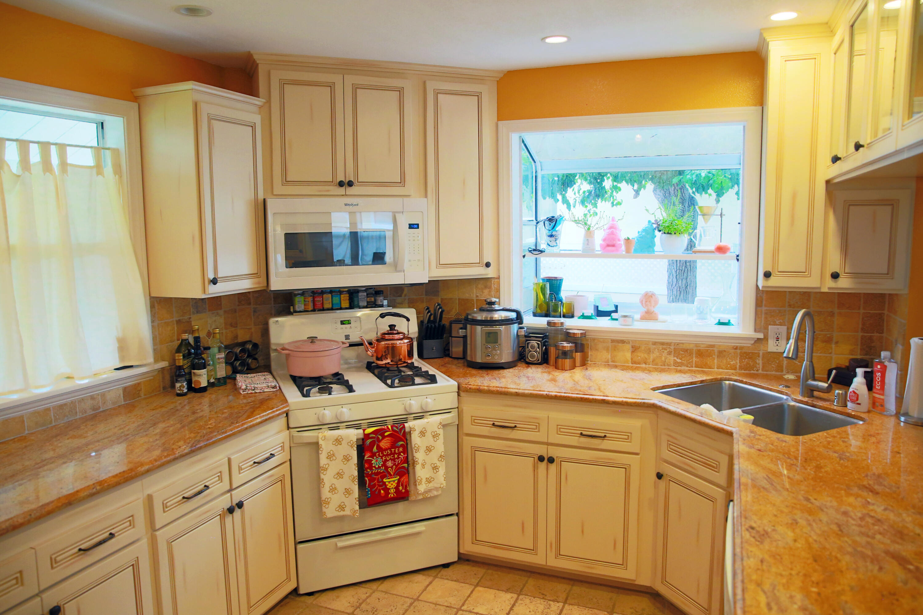 4831 8th Street, Unit 6 Carpinteria, CA 93013 - Photo 6 of 18 Kitchen