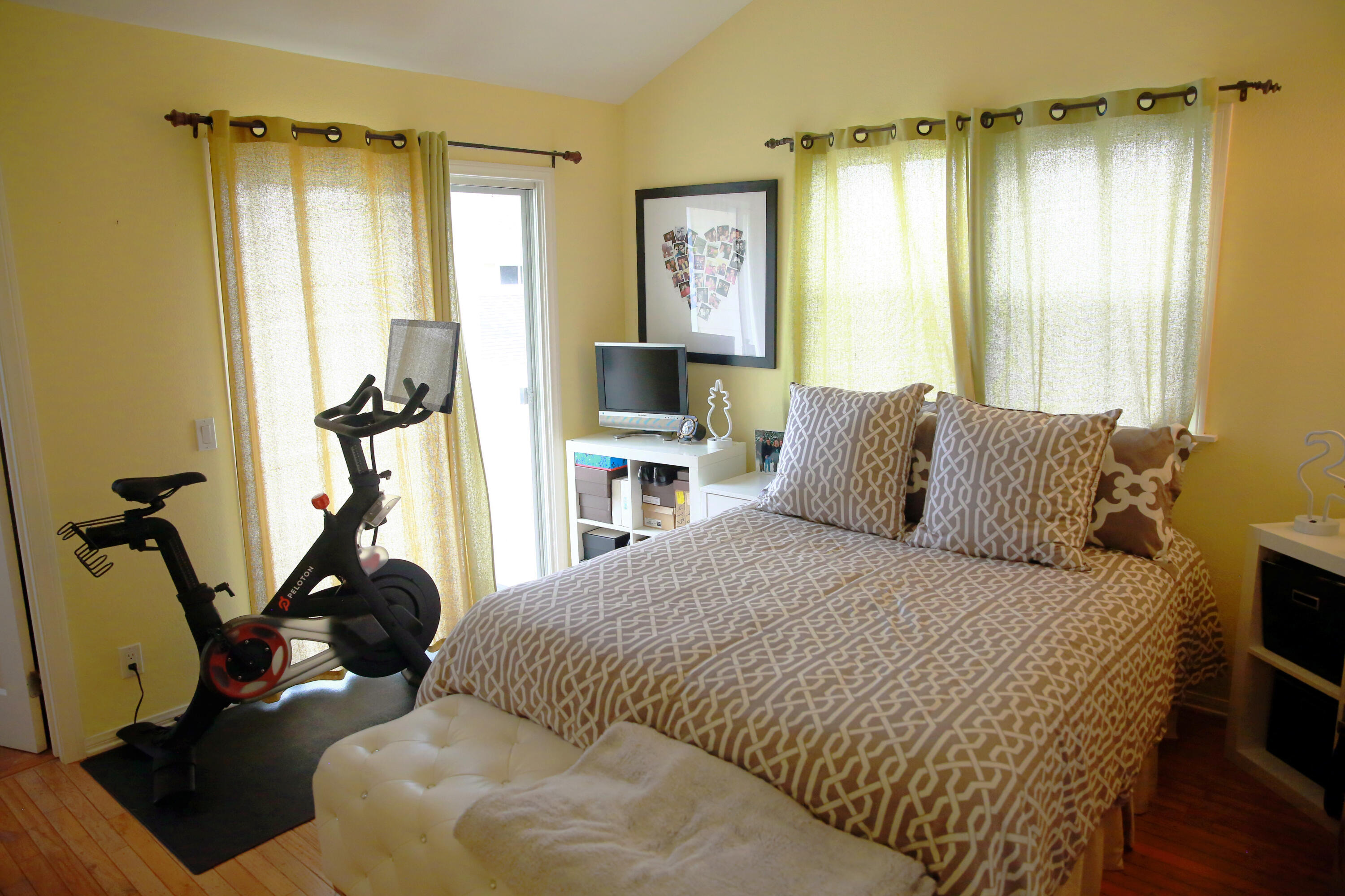 4831 8th Street, Unit 6 Carpinteria, CA 93013 - Photo 9 of 18 Primary Suite