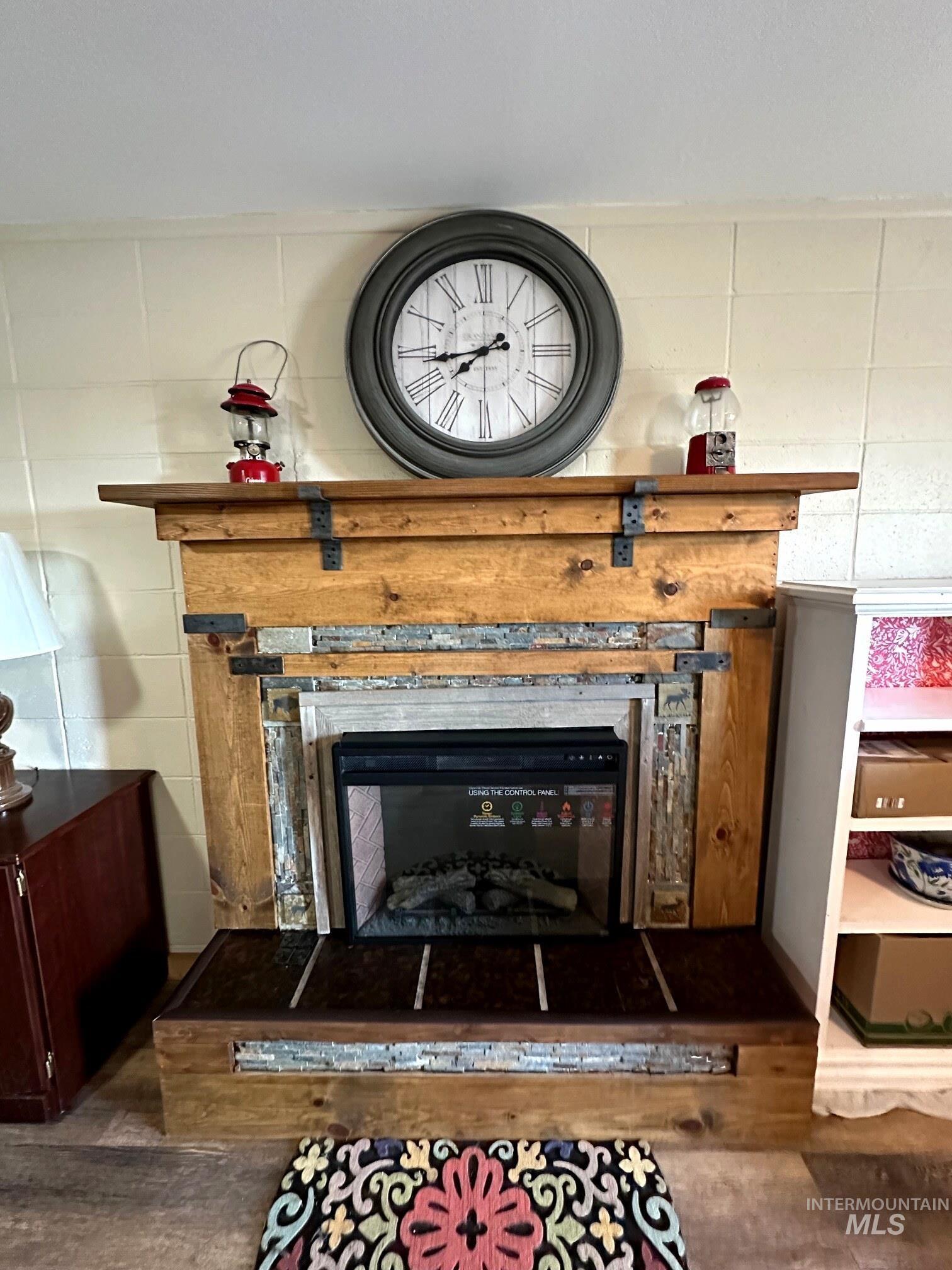 4436 Baker Road Ontario, OR 97914 - Photo 23 of 30 Detailed view of a glass covered fireplace