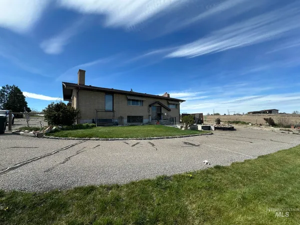 $399,900 | 4436 Baker Road, Ontario, OR 97914