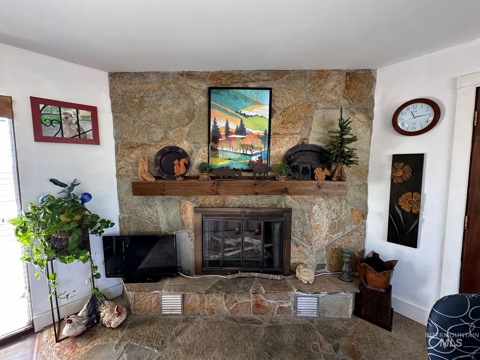4436 Baker Road Ontario, OR 97914 - Photo 10 of 30 Living area featuring a fireplace