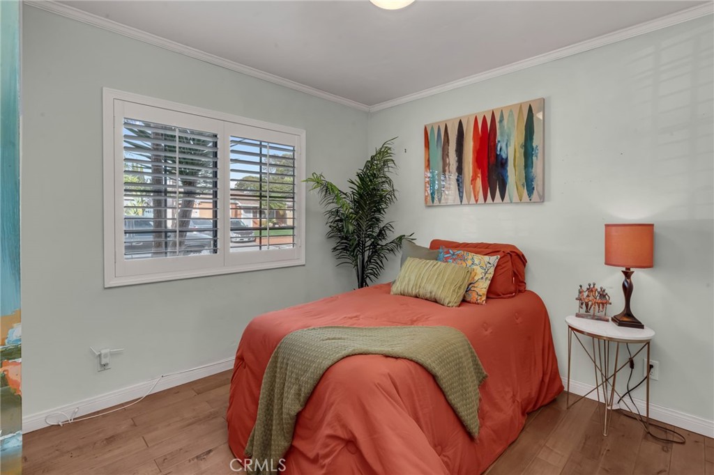 5142 West 142nd Street Hawthorne, CA 90250 - Photo 31 of 56 a bedroom with a bed and a lamp