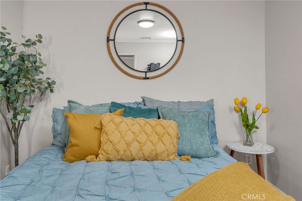 5142 West 142nd Street Hawthorne, CA 90250 - Photo 39 of 56 a living room with a couch and a potted plant