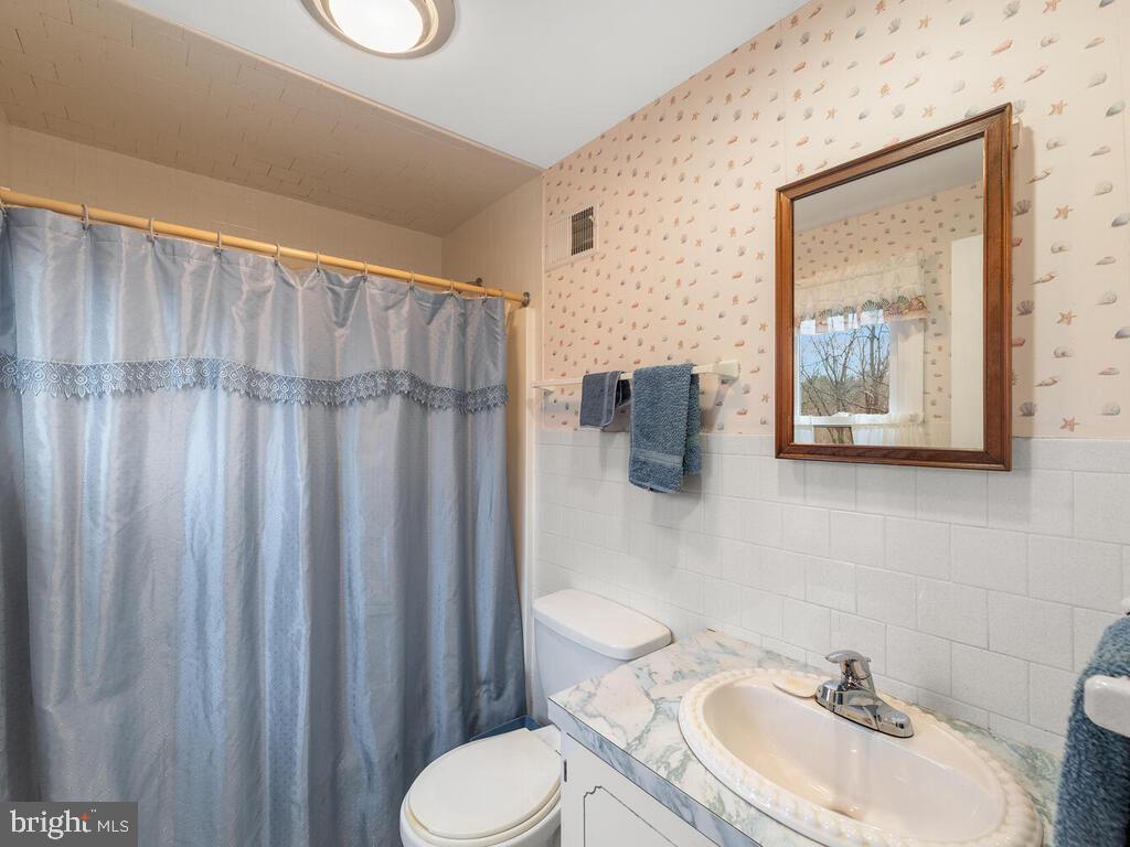 6014 Snowdens Run Road Sykesville, MD 21784 - Photo 24 of 56 Primary Bath