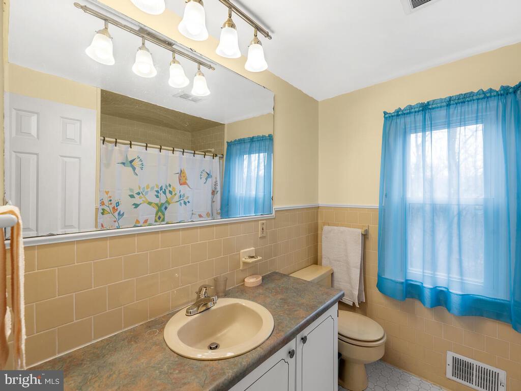 6014 Snowdens Run Road Sykesville, MD 21784 - Photo 29 of 56 Hall bath