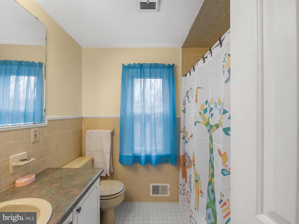 6014 Snowdens Run Road Sykesville, MD 21784 - Photo 30 of 56 Hall bath