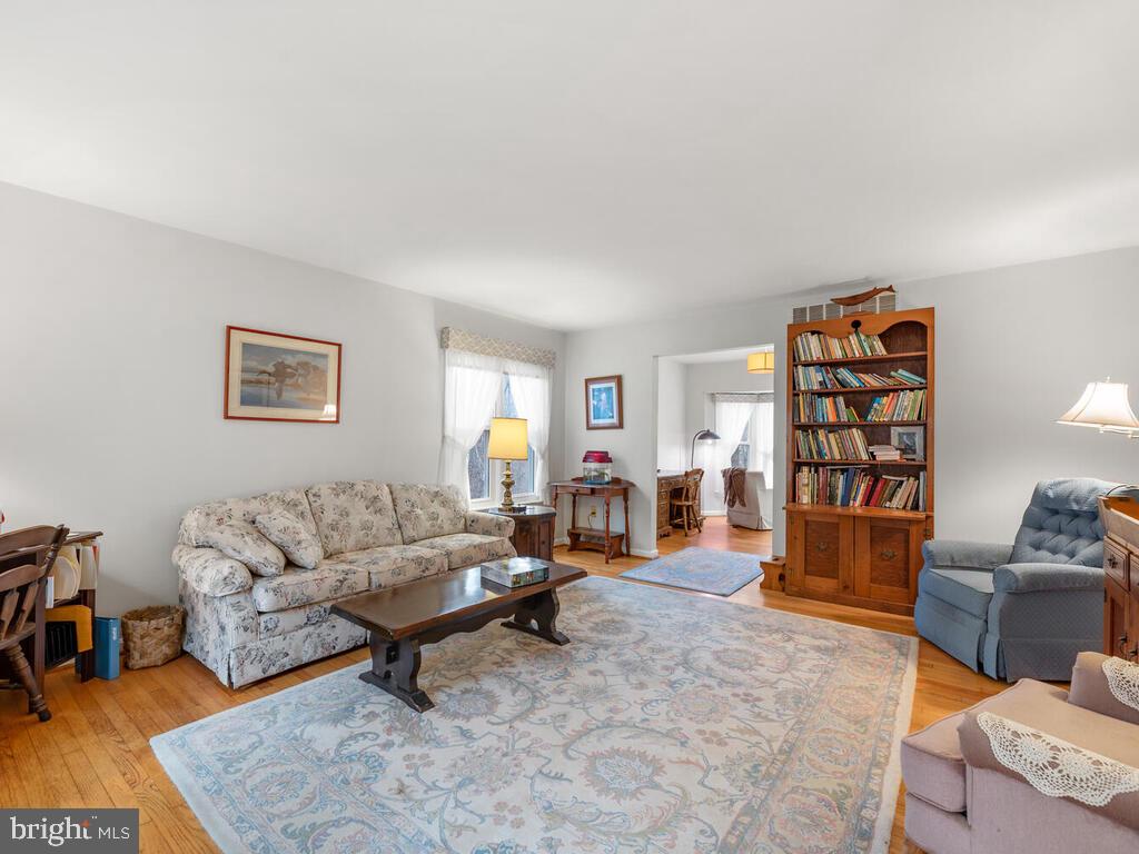 6014 Snowdens Run Road Sykesville, MD 21784 - Photo 6 of 56 Large living room