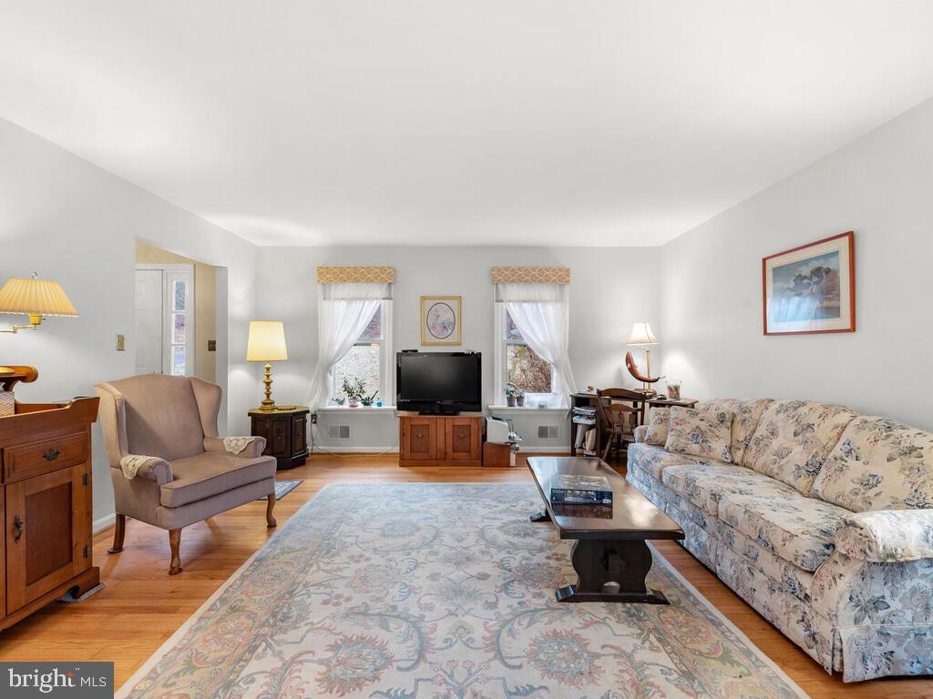 6014 Snowdens Run Road Sykesville, MD 21784 - Photo 8 of 56 Spacious living room