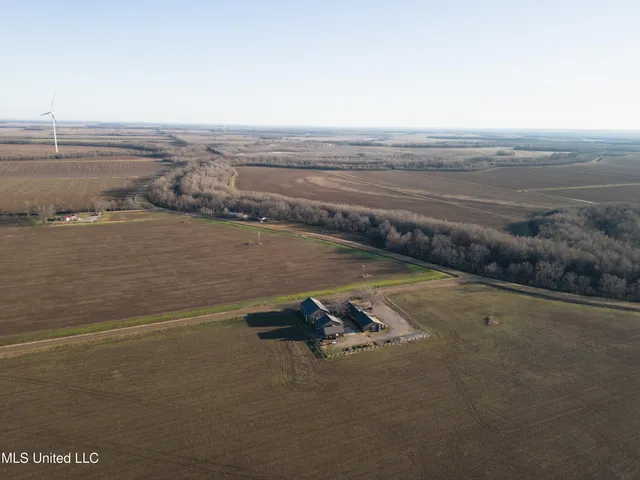 $699,000 | 1640 Rowe Road, Dundee, MS 38626