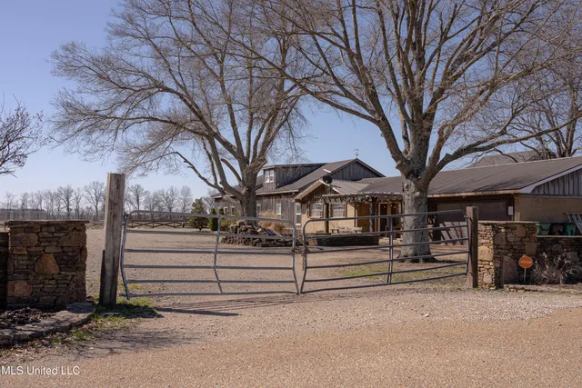 $699,000 | 1640 Rowe Road, Dundee, MS 38626