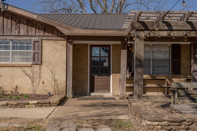 $699,000 | 1640 Rowe Road, Dundee, MS 38626