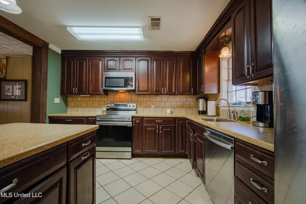 $649,000 | 1640 Rowe Road, Dundee, MS 38626