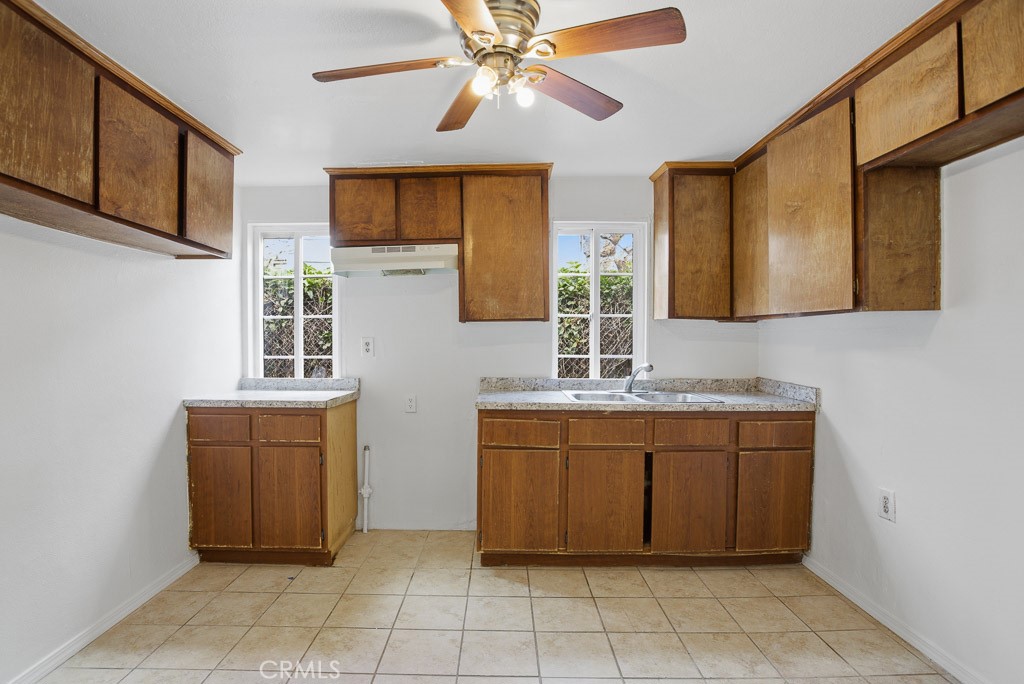 1430 Celis Street San Fernando, CA 91340 - Photo 3 of 11