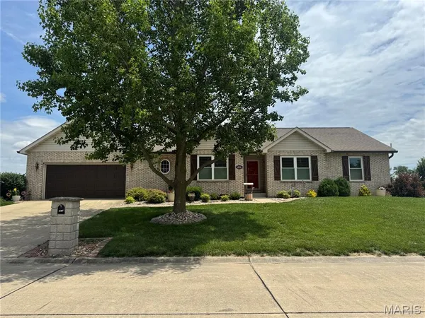 $355,000 | 4916 Granite Drive, Smithton, IL 62285