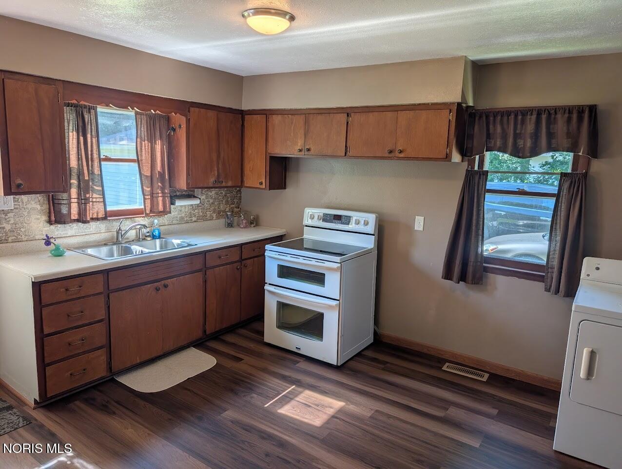 2048 South Berkey Southern Road Swanton, OH 43558 - Photo 6 of 25 1000008045