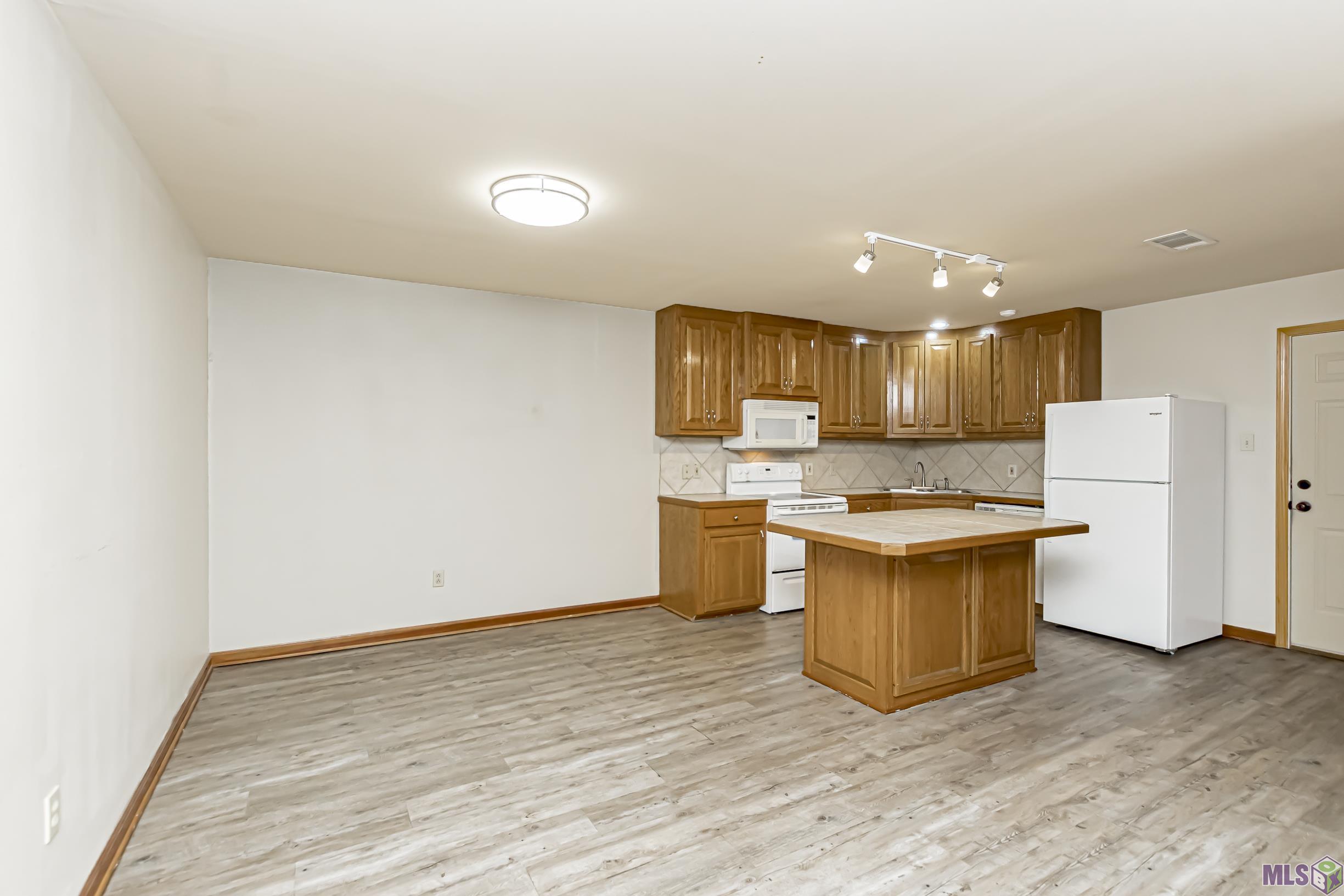 10150 Ridgehaven Avenue Baton Rouge, LA 70810 - Photo 3 of 19
