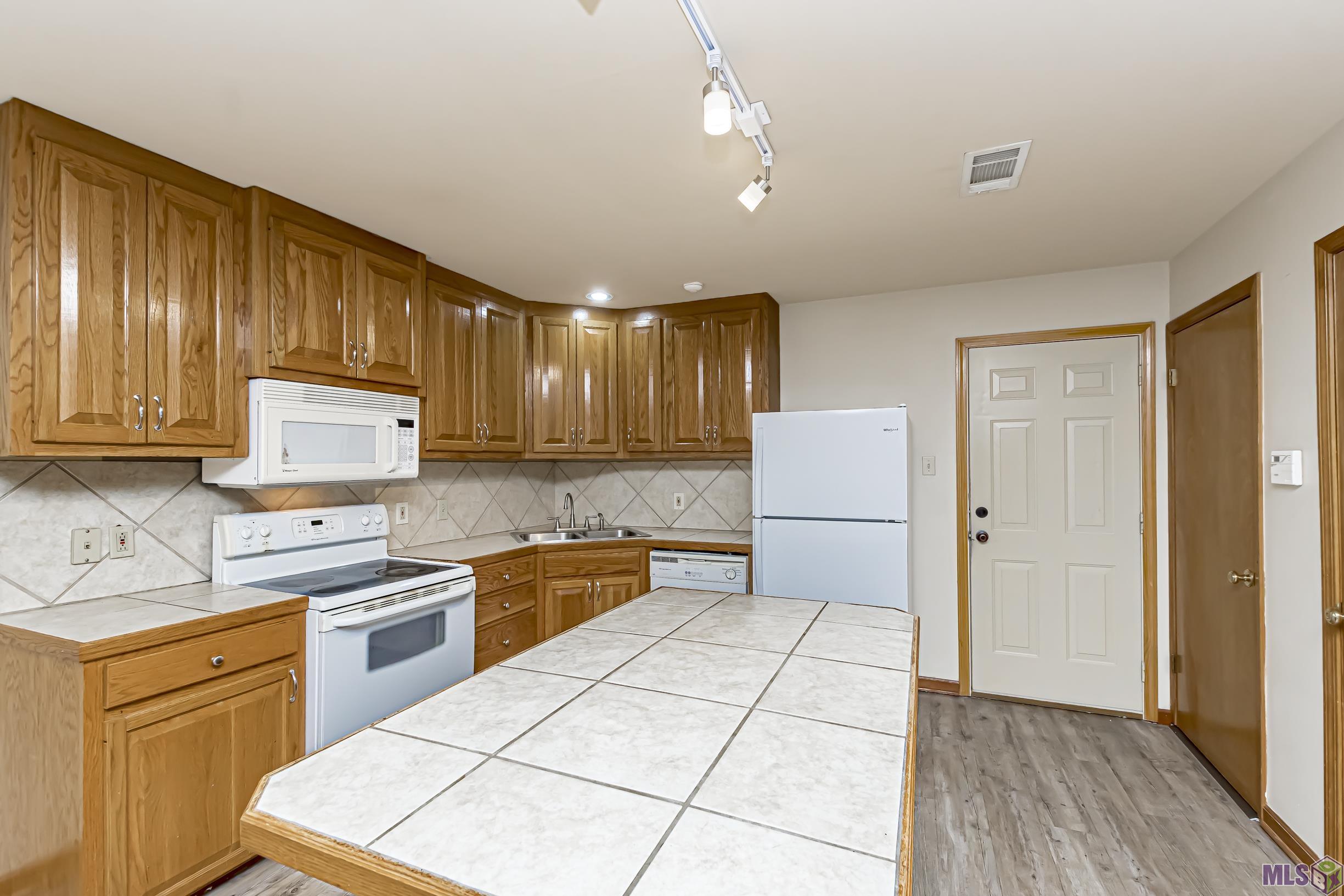 10150 Ridgehaven Avenue Baton Rouge, LA 70810 - Photo 4 of 19
