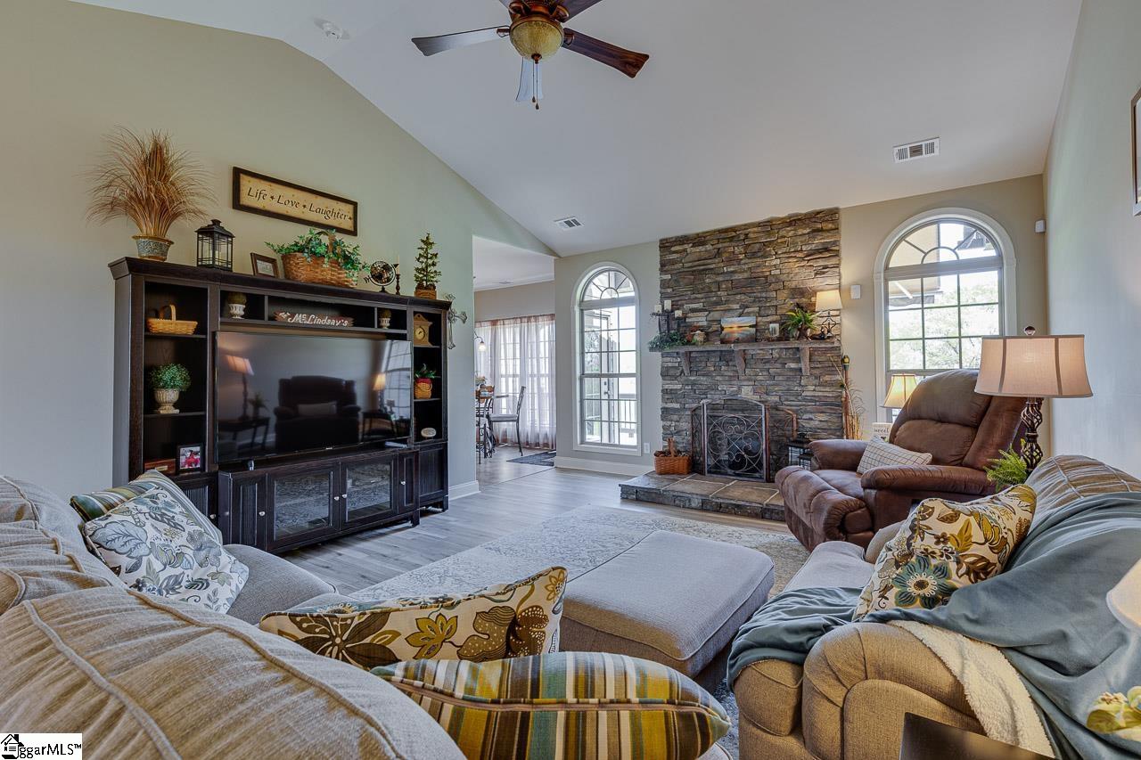 735 Allendale Road Woodruff, SC 29388 - Photo 7 of 36