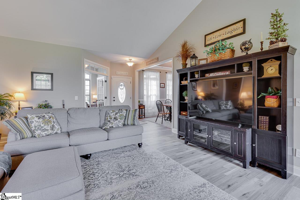 735 Allendale Road Woodruff, SC 29388 - Photo 8 of 36