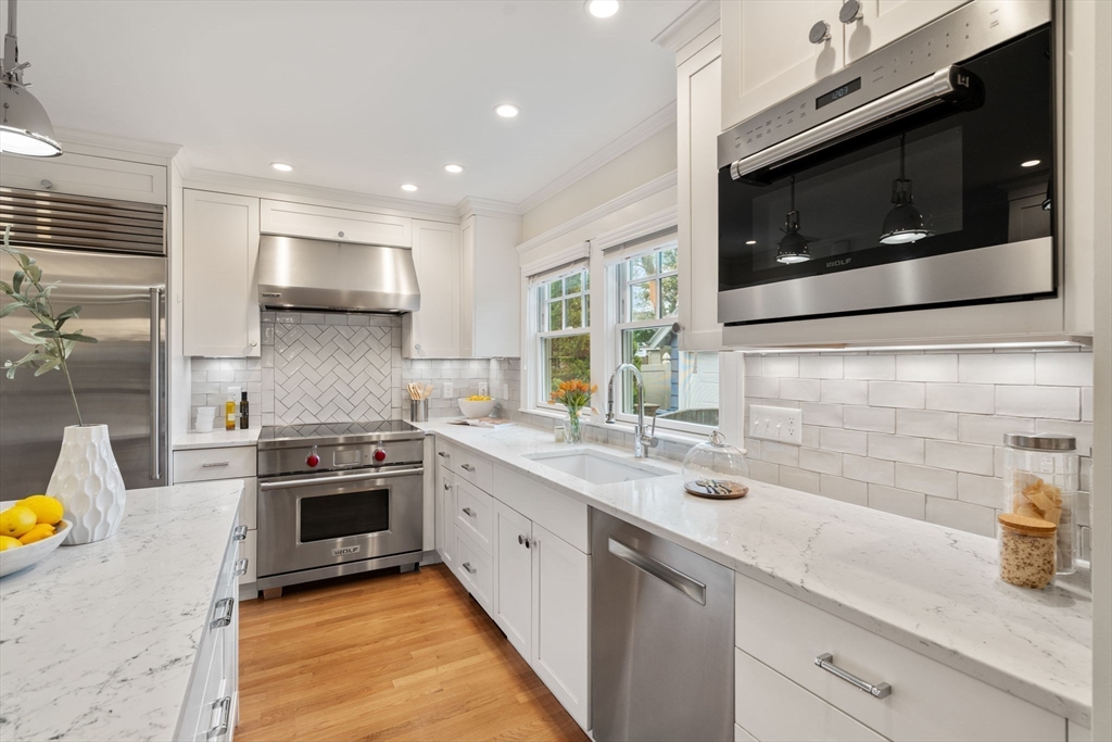 33 Longfellow Road Melrose, MA 02176 - Photo 17 of 38