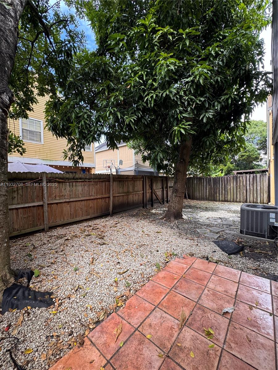 3410 Java Plum Avenue Miramar, FL 33025 - Photo 5 of 36