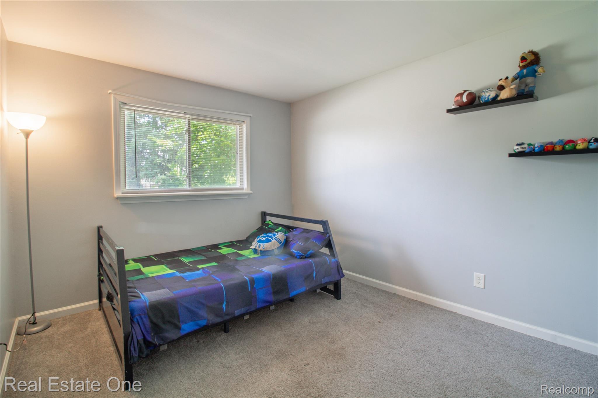 44220 Saltz Road Canton, MI 48187 - Photo 14 of 31 Light gray wall color, white trim, and gray carpeting