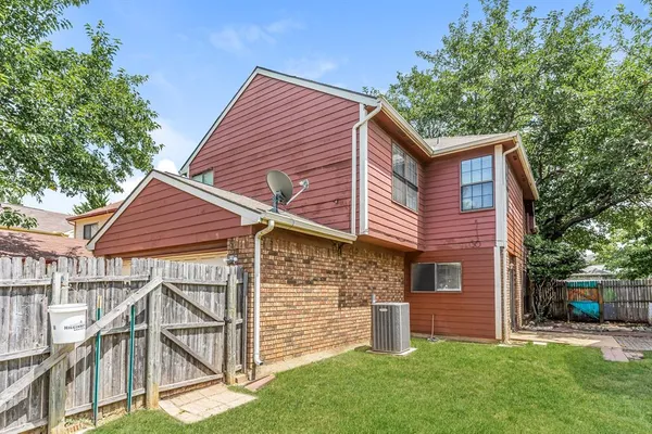 $2,020 | 152 High Pointe Lane, Cedar Hill, TX 75104