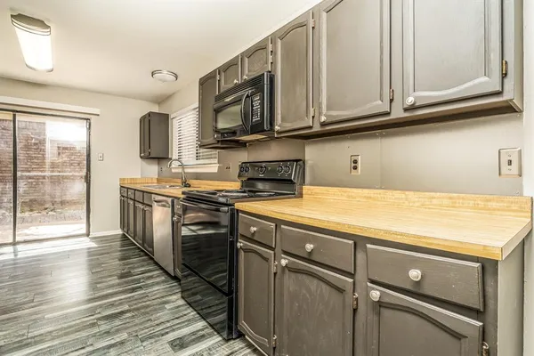 $2,020 | 152 High Pointe Lane, Cedar Hill, TX 75104