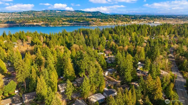 $2,374,975 | 4615 88th Avenue Southeast, Mercer Island, WA 98040
