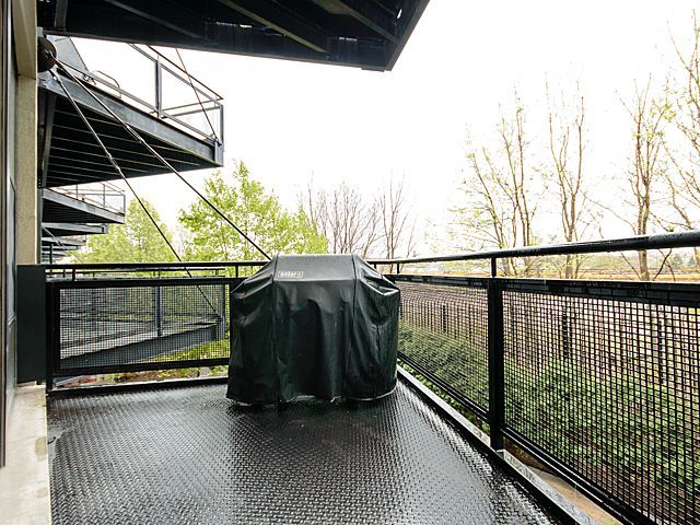 1151 West 15th Street, Unit 209 Chicago, IL 60608 - Photo 20 of 30 a view of outdoor space with deck