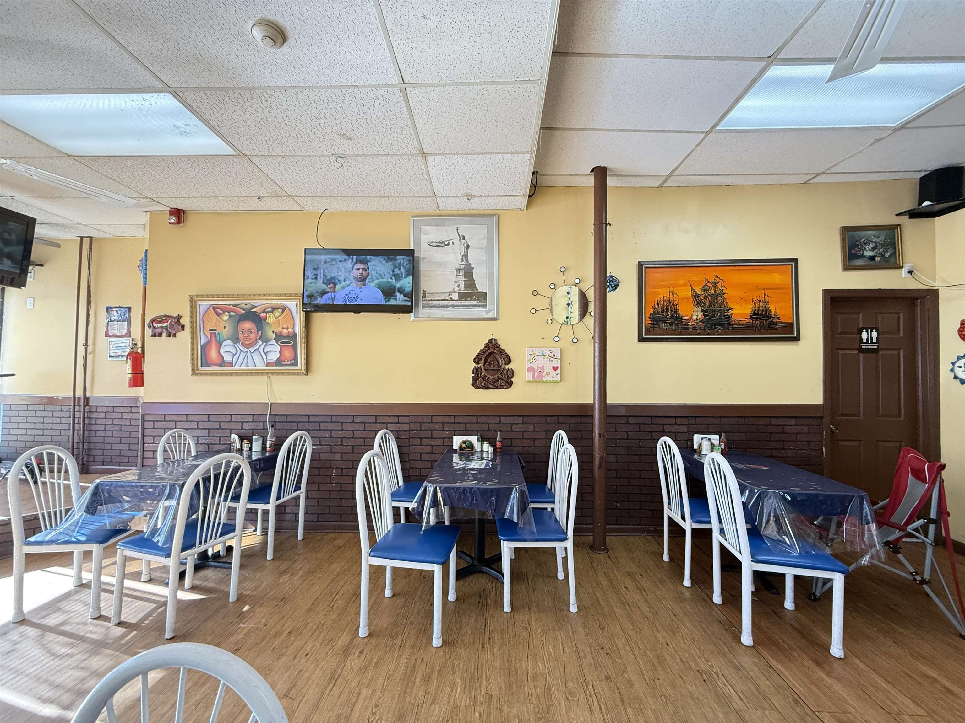 1309 Summit Avenue Union City, NJ 07087 - Photo 4 of 31 a view of a dining room with furniture and wooden floor