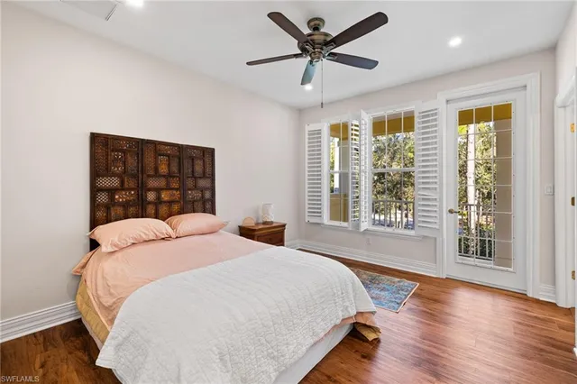 a en suite bathroom with a double vanity sink and a mirror