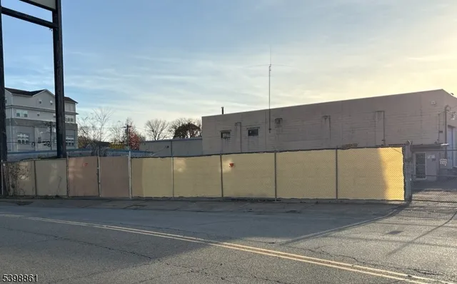 a view of a tennis court