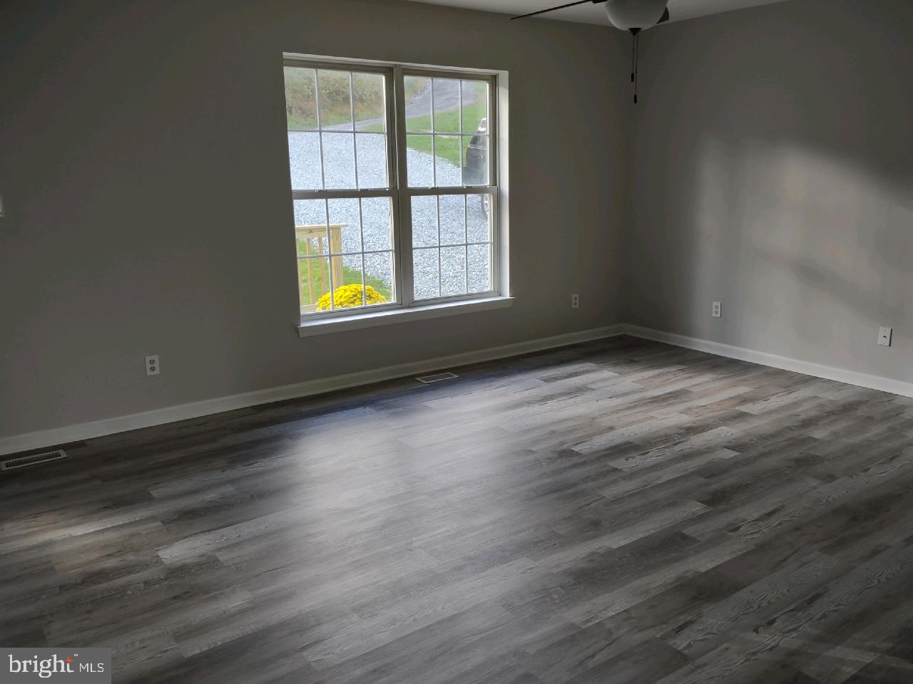 63 Myers Road Delta, PA 17314 - Photo 9 of 24 Living Room