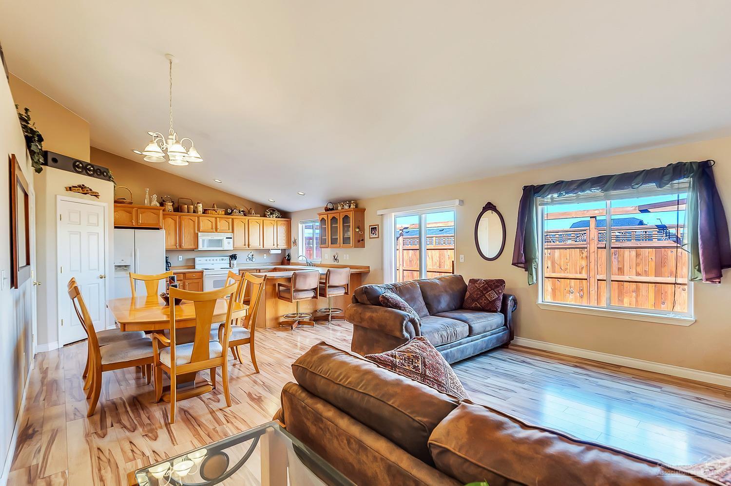 21266 Keyte Road Bend, OR 97701 - Photo 6 of 25 Gallery Image 6