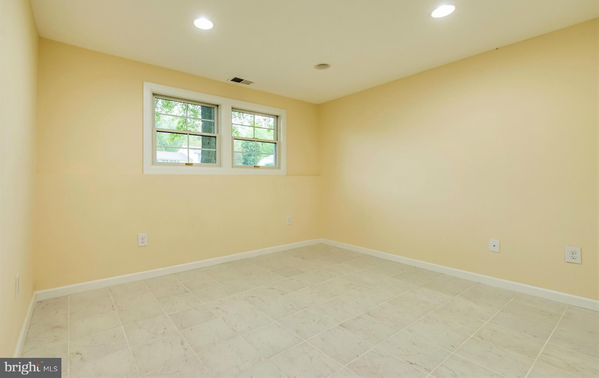 15521 Wembrough Street Silver Spring, MD 20905 - Photo 14 of 22 Family Room