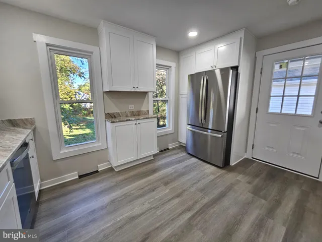 a view of empty room with windows