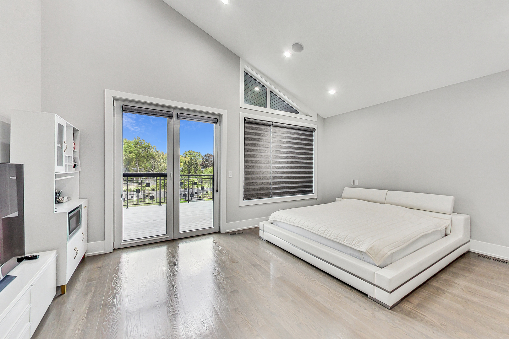 1331 Pfingsten Road Northbrook, IL 60062 - Photo 18 of 38 a spacious bedroom with a large bed and a large window